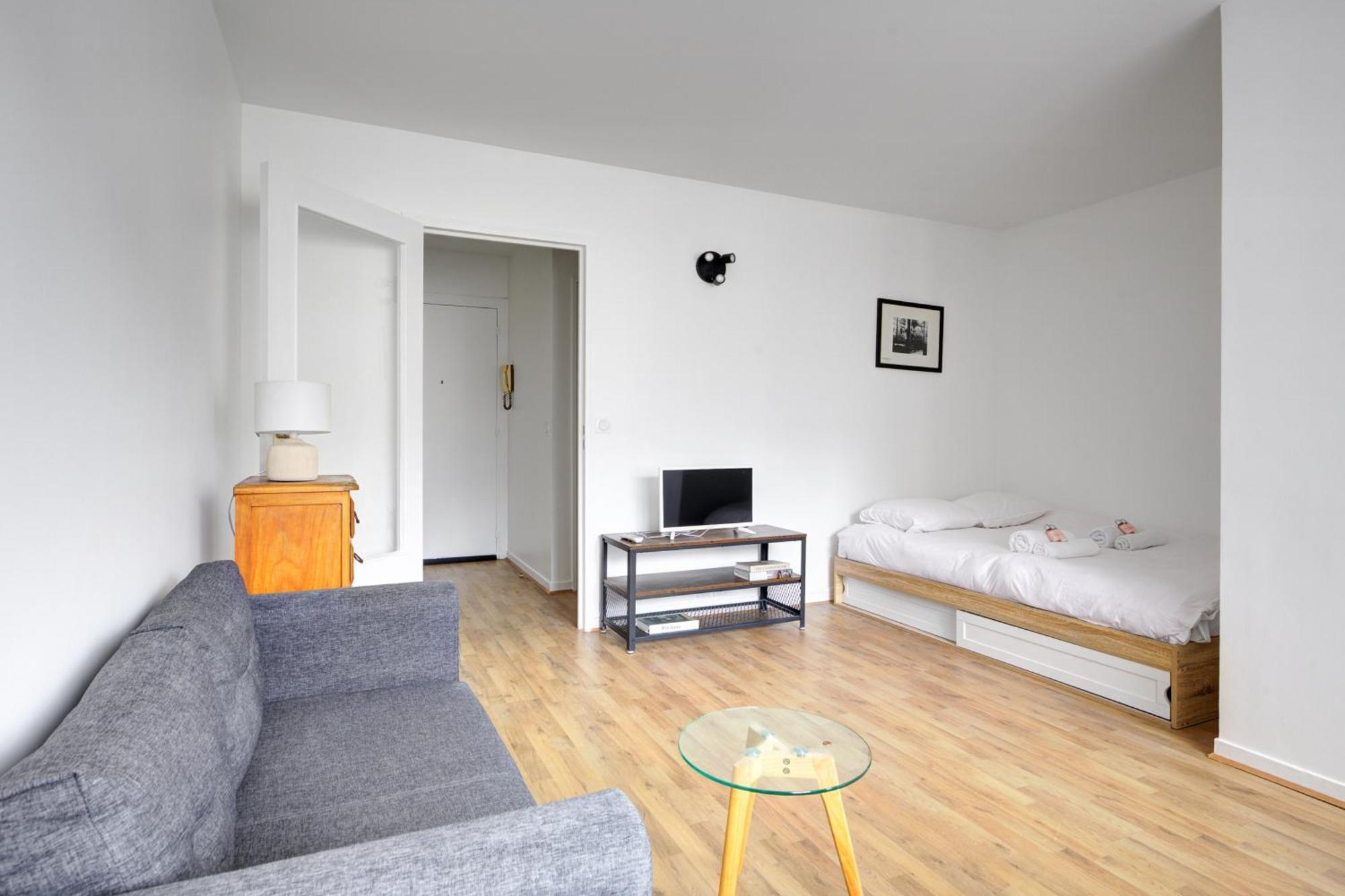 Lea Beautiful Parisian Appartement